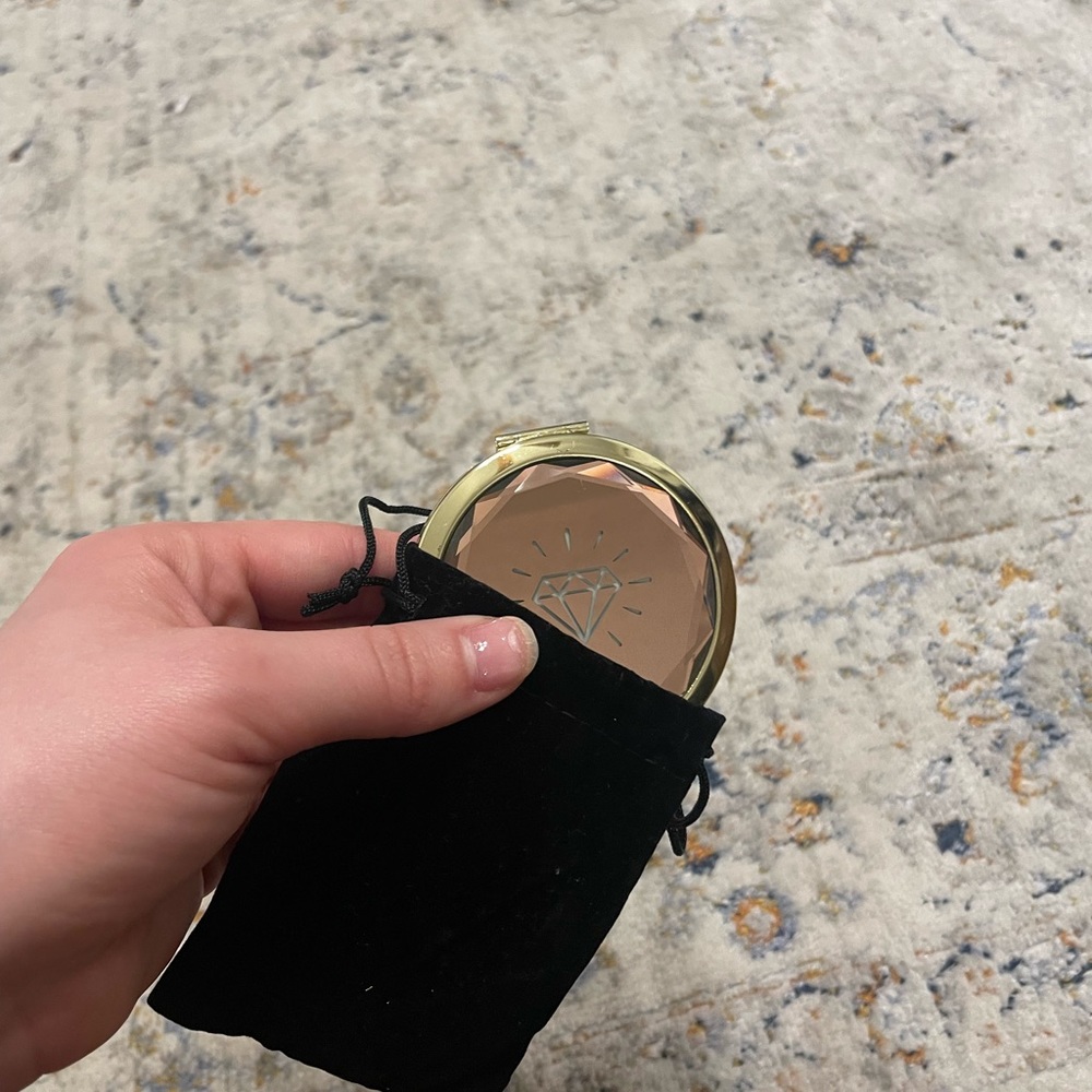 Compact mirror - Picture 2 of 3